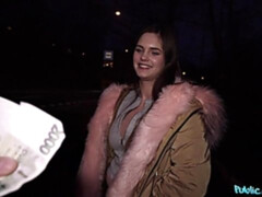 Gros cul, Gros seins, Sucer une bite, Brunette brune, Branlette thaïlandaise, Pov, Rasée, Adolescente