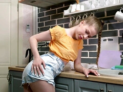 Kont, Masturbatie, Orgasme, Kut duiken, Mager, Alleen, Tieten likken, Nat