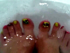 Toes, toe nails and foot fetish!