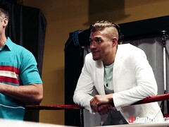 Kont, Blond, Sportzaal, Zoenen, Lesbisch, Likken, Roodharige vrouw, Tieten likken