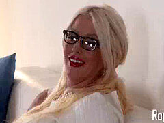 Tromperie, Femme couguar, Poupée, Mère que j'aimerais baiser, Maman