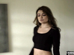 18 ans, Anal, Baby sitter, Mignonne, Gorge profonde, Hard, Chatte, Tatouage