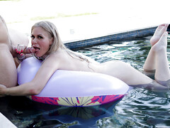 Gros seins, Faciale, Talons, Mère que j'aimerais baiser, De plein air, Piscine, Pov, Rasée