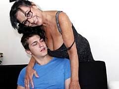 Grosser arsch, Grosser schwanz, Grosse titten, Braunhaarige, Fingern, Handjob, Masturbation, Reif