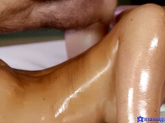 Grosse titten, Braunhaarige, Tschechisch, Hundestellung, Handjob, Massage, Öl, Nass