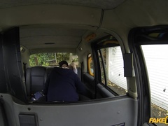 Sucer une bite, Voiture, Éjaculation interne, En levrette, Léchez, De plein air, Pov, Chatte