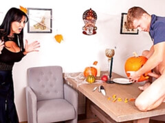 Gros cul, Grosse bite, Gros seins, Sucer une bite, Brunette brune, En levrette, Mature, Mère que j'aimerais baiser