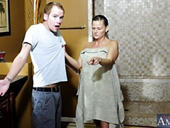 Gros cul, Grosse bite, Gros seins, Sucer une bite, En levrette, Seins naturels