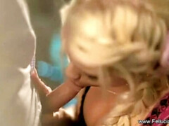 ブロンド, フェラチオ, 着衣女と全裸男, イく瞬間, エロティック, 顔射, Hd, 淫乱熟女