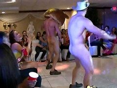 Leie, Blondine, Blasen, Aufs gesicht abspritzen, Handjob, Interrassisch, Milf, Sich ausziehen