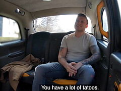 Culo grande, Mamada, Coche, Estilo perrito, Lencería, Al aire libre, Público, Medias largas