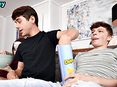 18 jaar, Kont, Pijpbeurt, Homo, Handbeurt, Klein, Tatoeage, Tiener