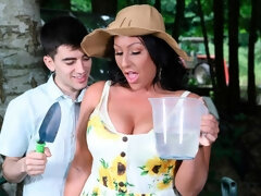 デカ尻, デカパイ, フェラチオ, バック, 手コキする, 淫乱熟女, アウトドア, のぞき