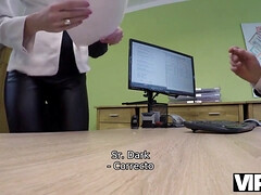 18 ans, Sucer une bite, Brunette brune, En levrette, Européenne, Hd, Argent, Bureau