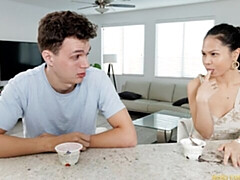 アジア人, デカ尻, デカチン, フェラチオ, 茶髪の, 自然山雀, ティーン, オッパイの