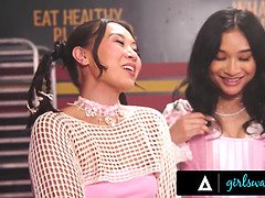 Asiatique, Noire, Pénétrer avec le poing, Hd, Lesbienne, Orgie, Fête, Réalité