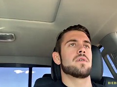 デカチン, 車, ゲイ, 手コキする, 筋肉, アウトドア, 公共, 一人