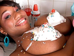 デカ尻, 黒人, 茶髪の, 黒人, 食べ物, 手コキする, キッチン, 淫乱熟女