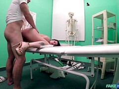 Médecin, En levrette, Branlette thaïlandaise, Léchez, Infirmière, Bureau, Pov, Chatte