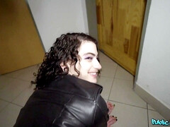 Noire, Brunette brune, Seins naturels, De plein air, Piercing, Public, Chaussettes, Nénés