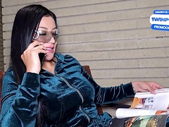 Anal, Gros cul, Gros seins, Sucer une bite, Brunette brune, Doigter