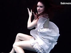 Brunette brune, Fétiche, Nue, Piscine, Soeurs, Solo, Nénés, Sous marin