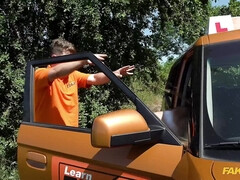 Mamada, Coche, Estilo perrito, Penetracion con dedos, Besar, Lamidas, Coño, Estudiante