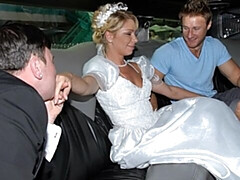 Grosser arsch, Grosser schwanz, Grosse titten, Blondine, Braut, Auto, Hundestellung, Im freien