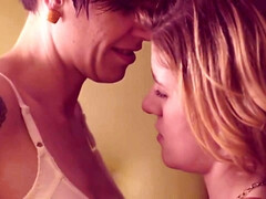 Gros seins, Blonde, Groupe, Hd, Mature, Mamelons, Tatouage, Nénés