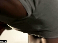 Arsch, Grosser arsch, Braunhaarige, Schwarz, Aufs gesicht abspritzen, Behaart, Lingerie, Orgasmus