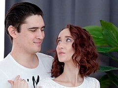 Pijpbeurt, Bruinharig, Hondjeshouding, Zoenen, Mager, Strippen, Tiener, Tieten likken