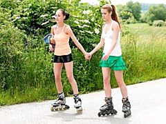 Lesbisch, Lecken, Masturbation, Natürlichen titten, Zierlich, Jungendliche (18+), Titten, Spielzeuge