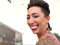 Erotischer film, Solo, Tätowierung