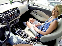 Culo grande, Verga grande, Mamada, Estilo perrito, Al aire libre, Pequeña, Cabello corto, Adolescente