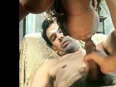 Faciale, Poilue, Bite énorme, Italienne, Monstre, Plan cul à trois, Nénés, Rétro ancien