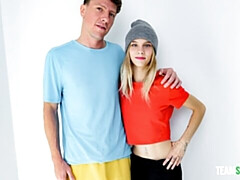 18 jaar, Blond, Pijpbeurt, Natuurlijke tieten, Kort haar, Mager, Tiener, Tieten likken