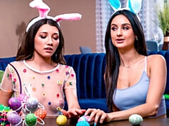 Пальцем, Поцелуи, Лесбиянка, Лизание, Мастурбация, Натуральные сиськи, Бритые, Стриптизерша