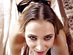 En levrette, Lingerie, Petite femme, Pov, Chatte, Jarretelles, Adolescente, Nénés