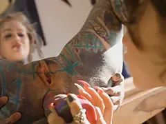 Arsch, Dildo, Fingern, Lesbisch, Orgasmus, Piercing, Arsch lecken, Spielzeuge