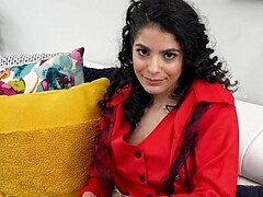 Nana, Sucer une bite, Homme nu et filles habillées, Tir de sperme, Faciale, Actrice du porno, Réalité, Soeurs