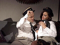 Спальня, Большая жопа, Большие сиськи, Минет, Брюнетки, Собачьи, Милф, Чулки