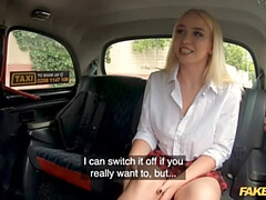 18 ans, Gros seins, Sucer une bite, Tir de sperme, Hd, Public, Réalité, Adolescente