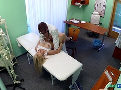 Amateur, Blonde, Sucer une bite, Plantureuse, Branlette thaïlandaise, Bureau, Chatte, Uniforme