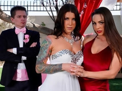 Tetas grandes, Morena, Besar, Masturbación, Afeitado, Estriptis, Tatuaje, Juguetes