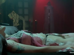 Fesselspiele, Dildo, Arzt, Elektrisch, Weibliche domination, Erniedrigung, Lesbisch, Muschi