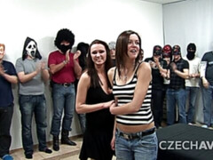 Sucer une bite, Brunette brune, Tir de sperme, Faciale, Fétiche, Groupe, Rasée, Adolescente