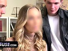 Blonde, Sucer une bite, Tir de sperme, Gorge profonde, En levrette, Homme homme femme, Fête, Criant