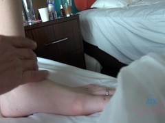 Leie, Blasen, Fingern, Fussjob, Handjob, Muschi, Schlafend, Titten