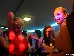 Grote mammen, Blond, Bruinharig, Interraciaal, Ondergoed, Feest, Swinger, Tatoeage