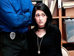 Sucer une bite, Brunette brune, Attrapée, En levrette, Rasée, Chaussures, Adolescente, Uniforme